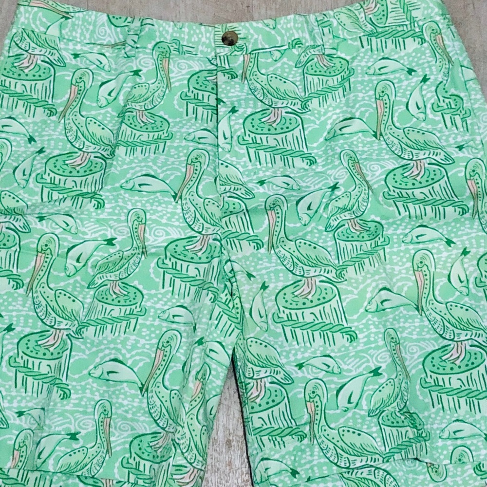 Vineyard vines pelican print shorts
